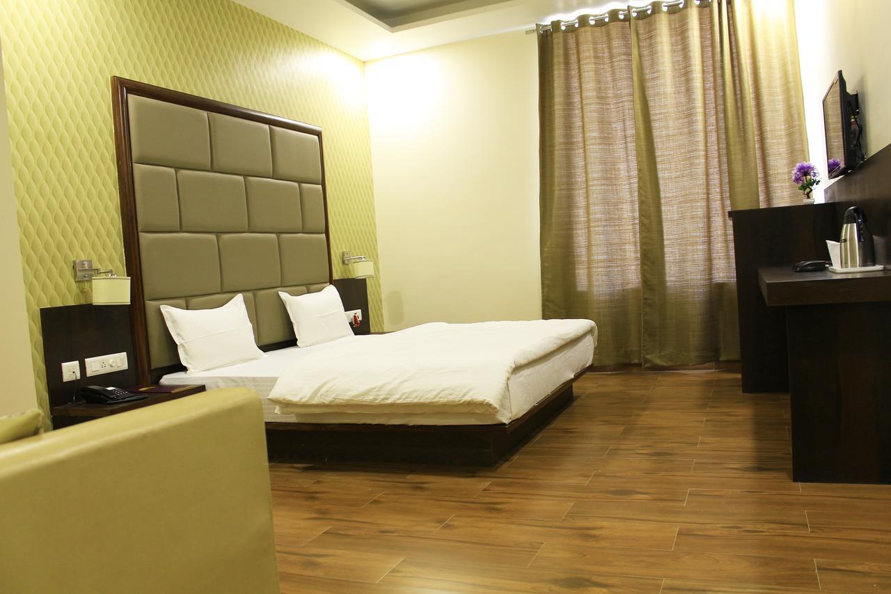 Hotel Radiant Inn Roorkee Екстериор снимка
